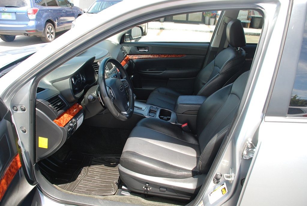 2012 Subaru Outback Image 10
