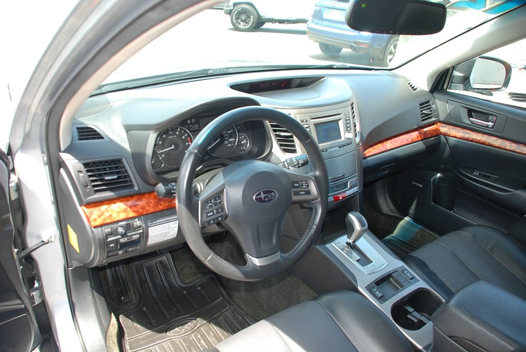 2012 Subaru Outback Image 11