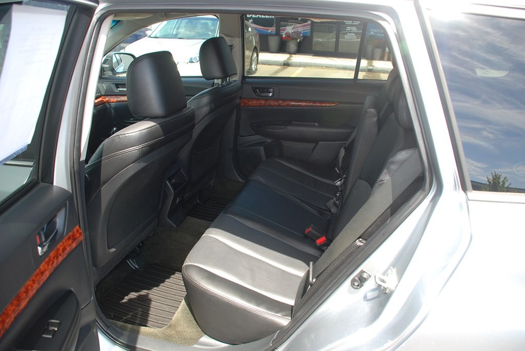 2012 Subaru Outback Image 18