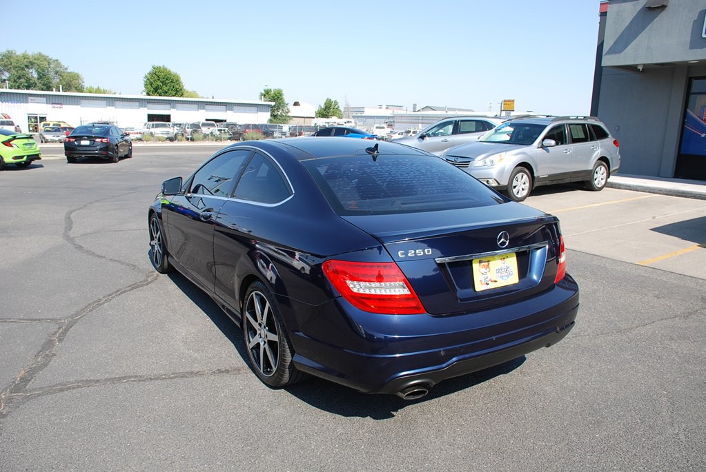 2015 Mercedes-Benz C-Class Image 3