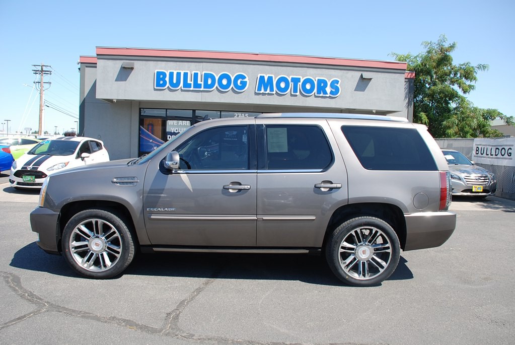 2013 Cadillac Escalade Image 2