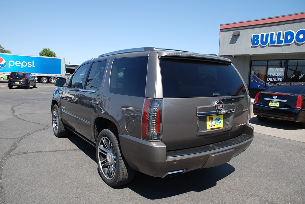 2013 Cadillac Escalade Image 3