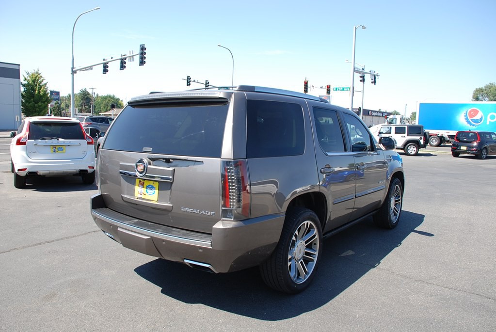 2013 Cadillac Escalade Image 5