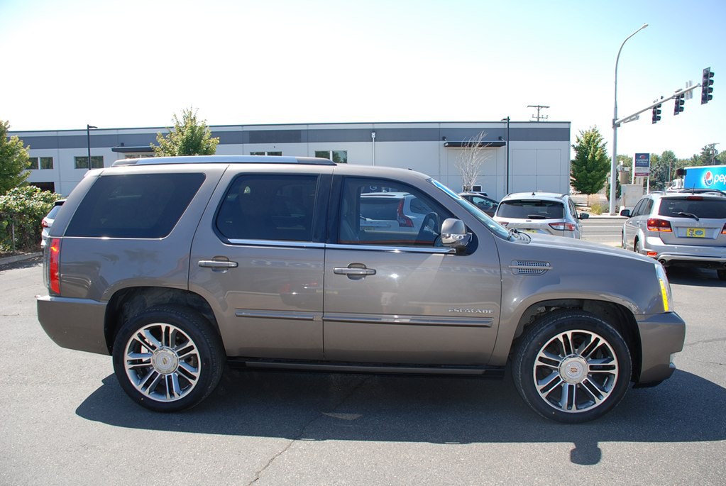 2013 Cadillac Escalade Image 6
