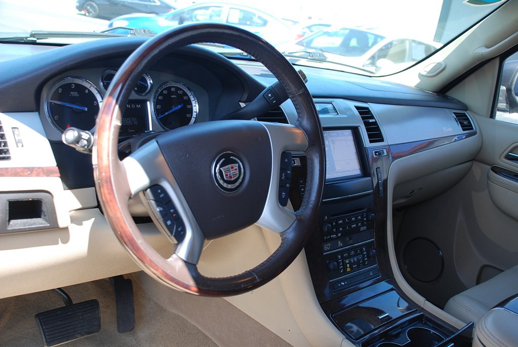 2013 Cadillac Escalade Image 10