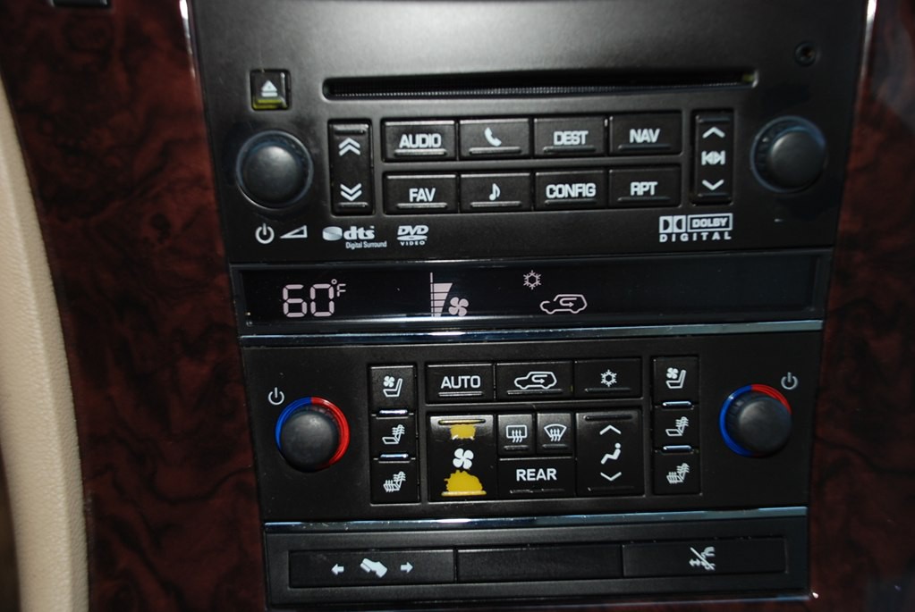 2013 Cadillac Escalade Image 14