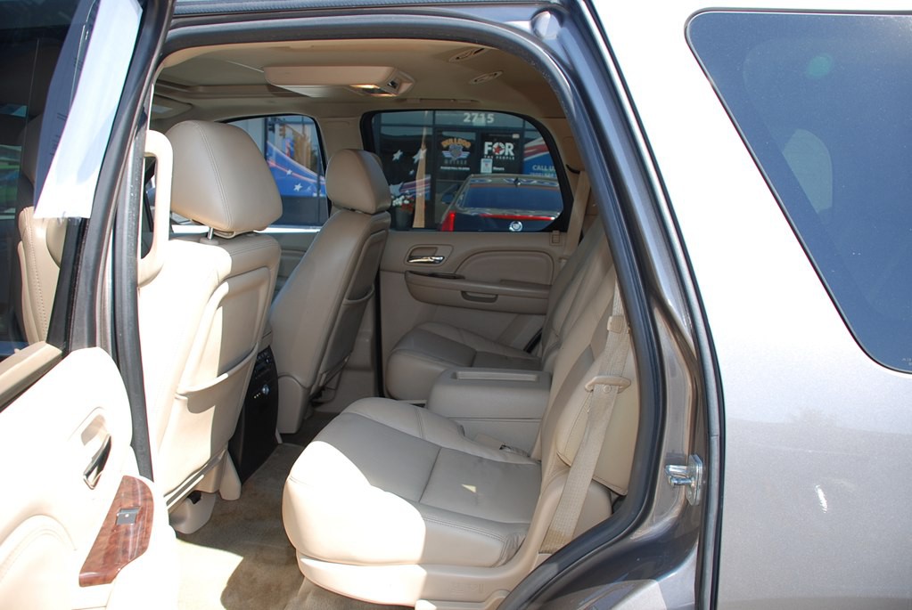 2013 Cadillac Escalade Image 16