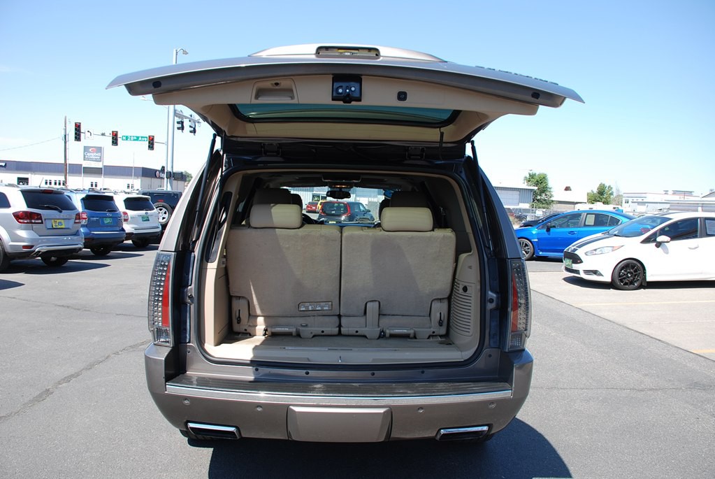 2013 Cadillac Escalade Image 19