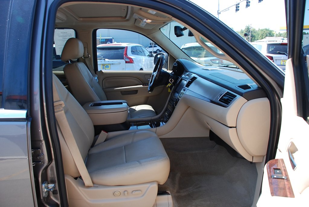 2013 Cadillac Escalade Image 21