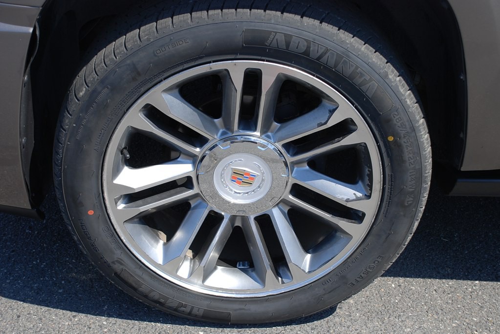 2013 Cadillac Escalade Image 23