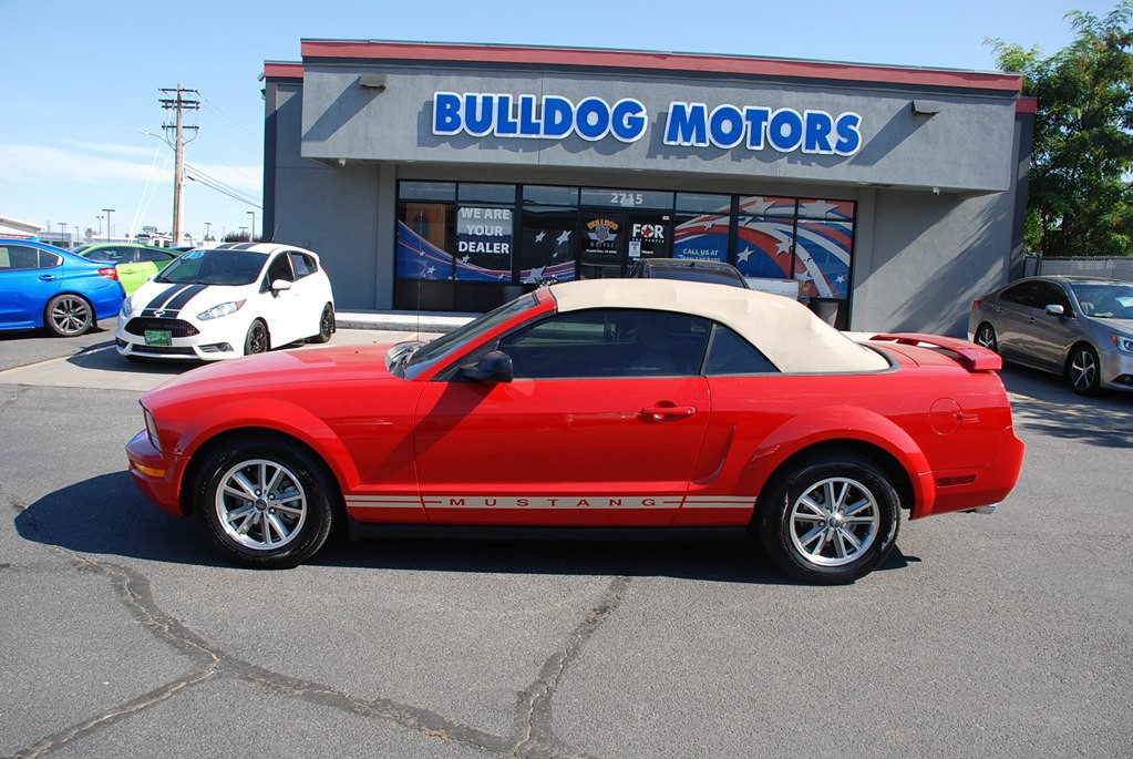 2005 Ford Mustang Image 2