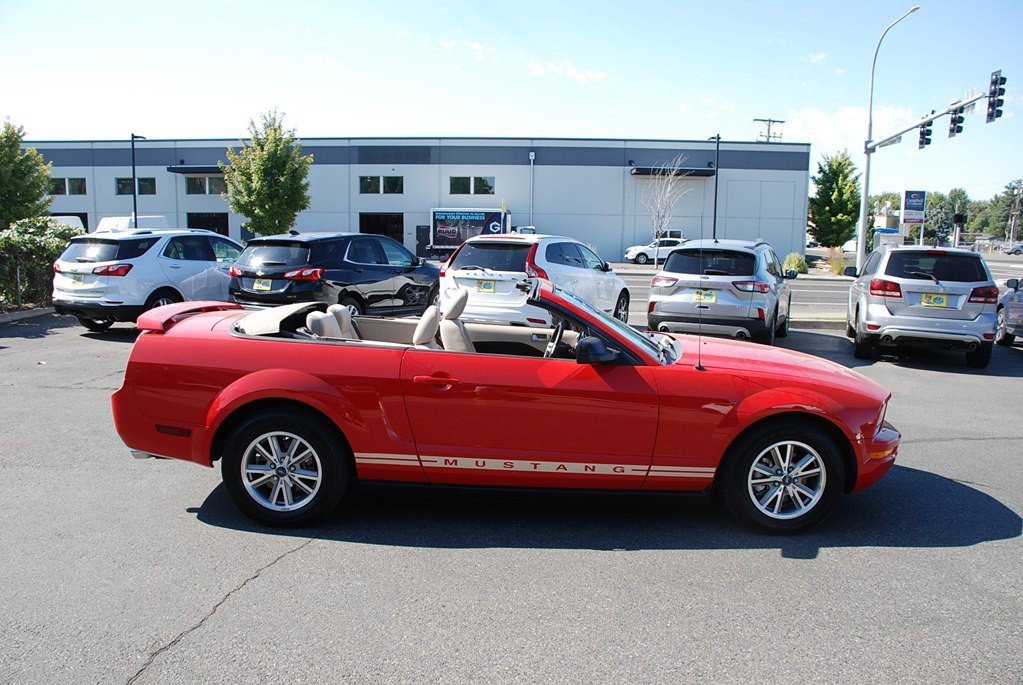 2005 Ford Mustang Image 8