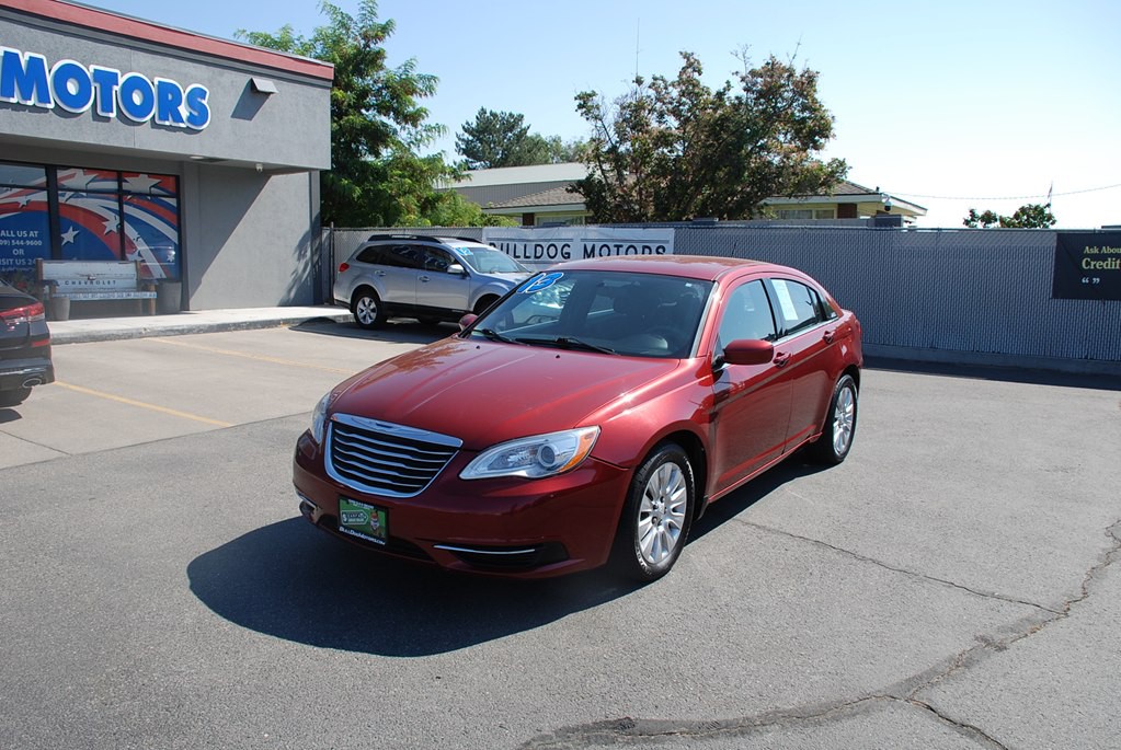 2013 Chrysler 200 Image 1