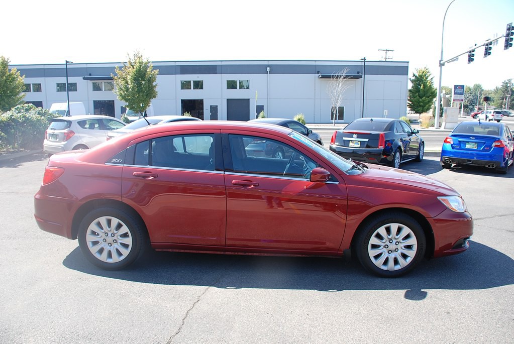 2013 Chrysler 200 Image 6