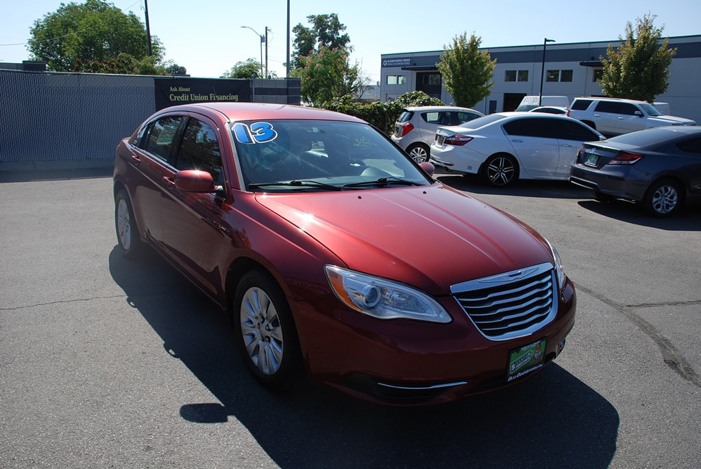 2013 Chrysler 200 Image 7