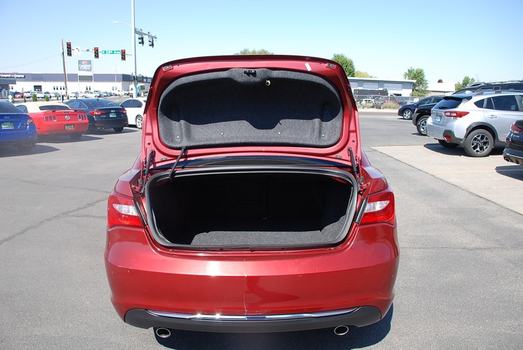 2013 Chrysler 200 Image 17