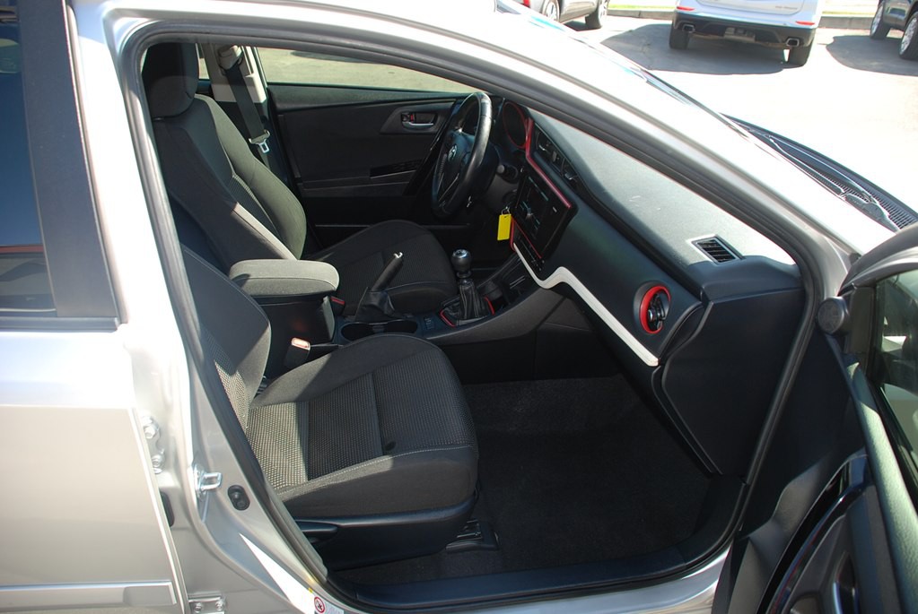 2017 Toyota Corolla Image 18