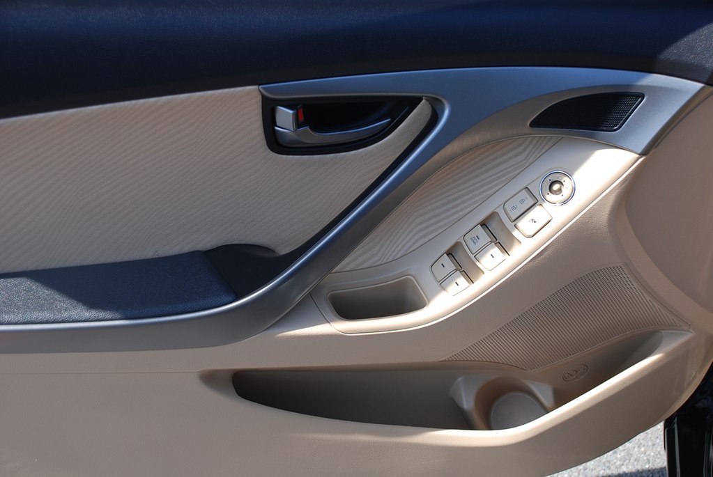 2013 Hyundai Elantra Image 11