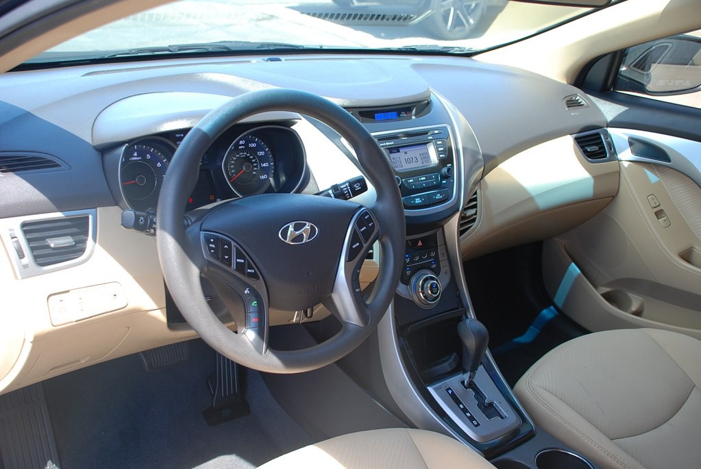 2013 Hyundai Elantra Image 13