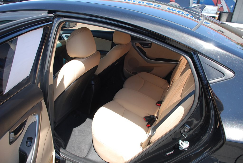 2013 Hyundai Elantra Image 19