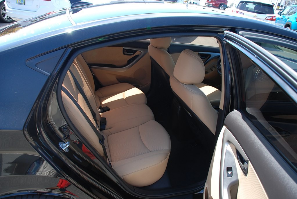 2013 Hyundai Elantra Image 22