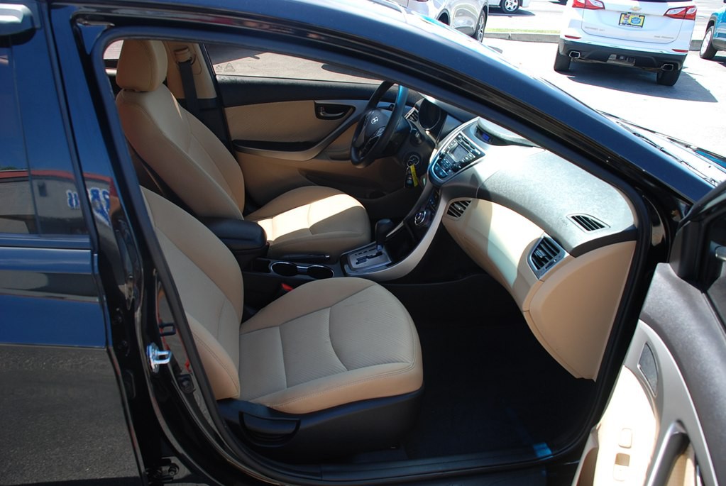 2013 Hyundai Elantra Image 23