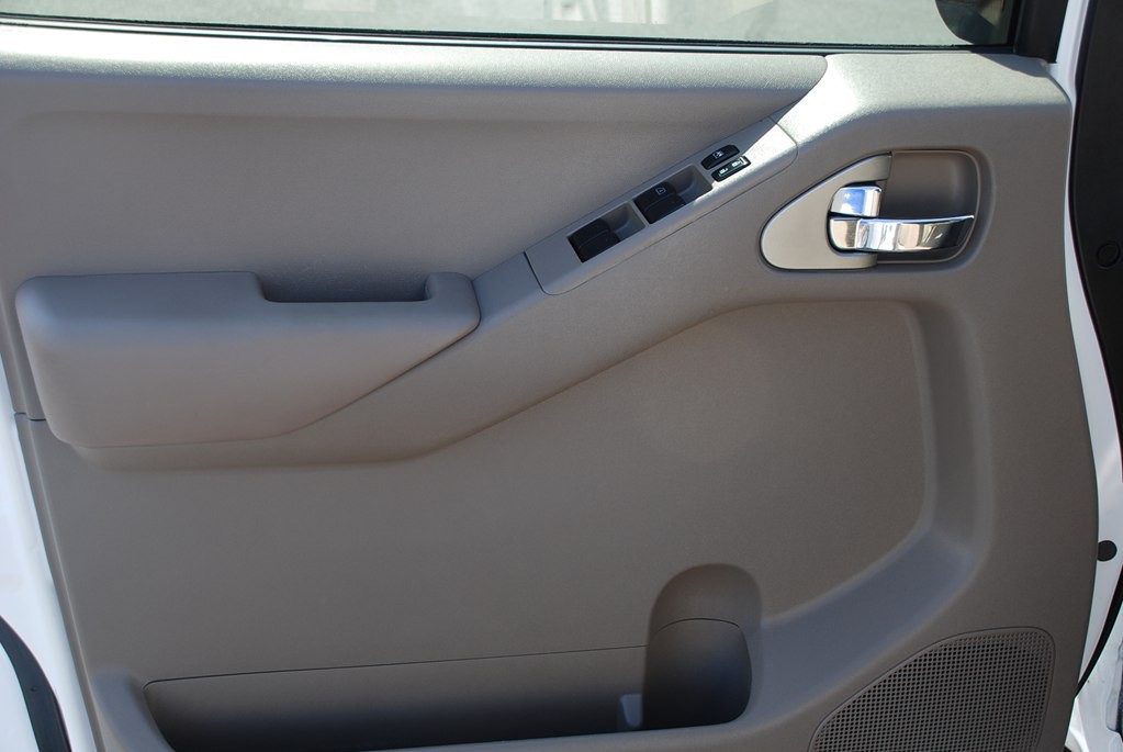 2010 Nissan Frontier Image 9