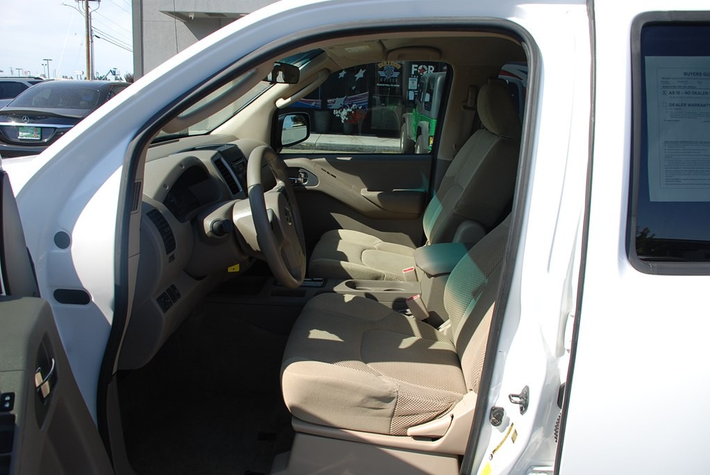 2010 Nissan Frontier Image 10