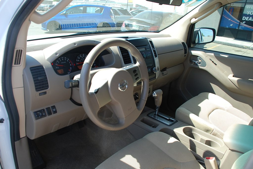 2010 Nissan Frontier Image 11