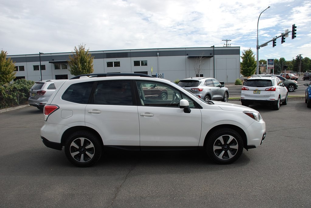 2017 Subaru Forester Image 6