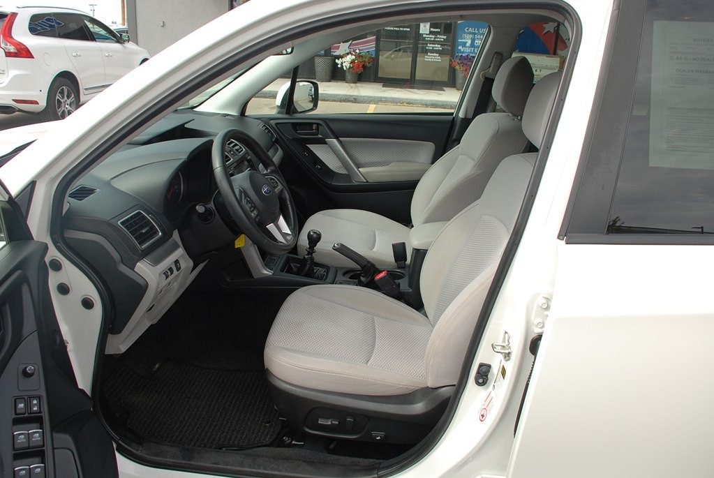2017 Subaru Forester Image 10