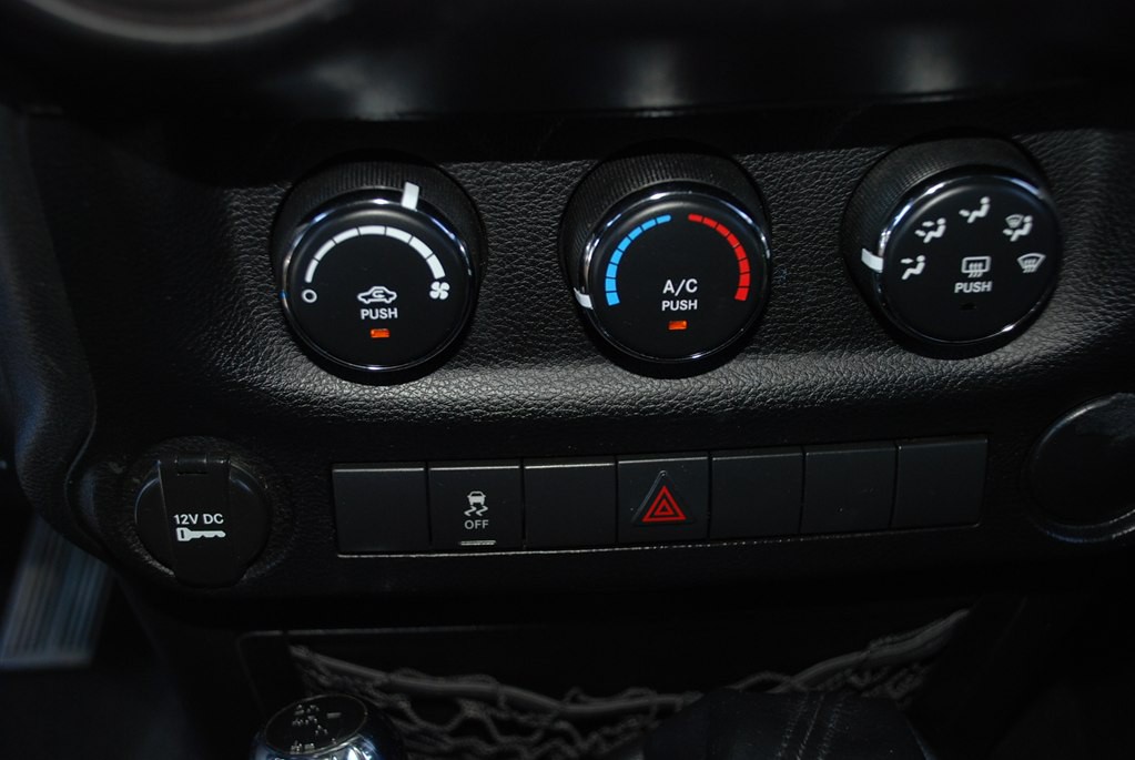 2011 Jeep Wrangler Image 14