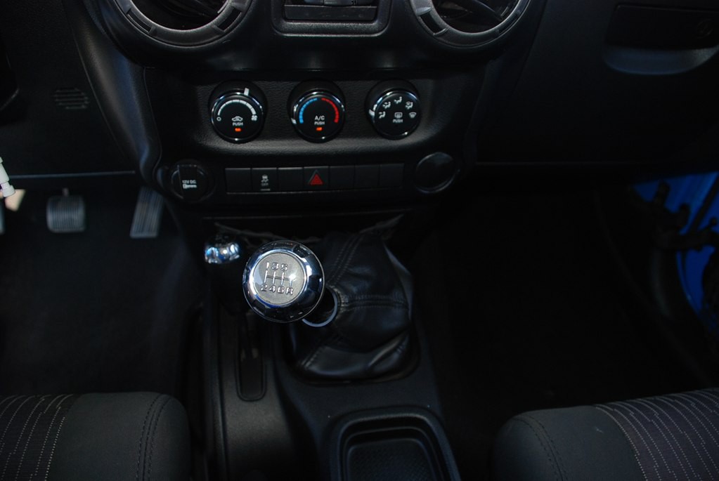 2011 Jeep Wrangler Image 15