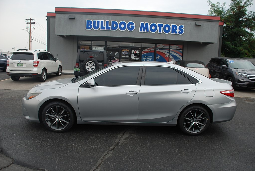 2017 Toyota Camry Image 2