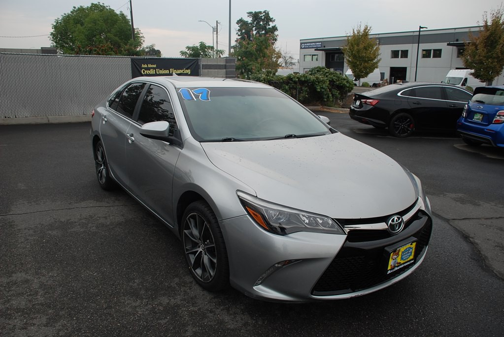 2017 Toyota Camry Image 7