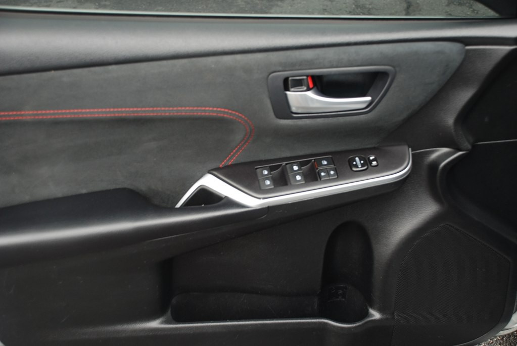 2017 Toyota Camry Image 9