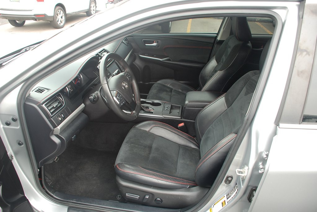 2017 Toyota Camry Image 10