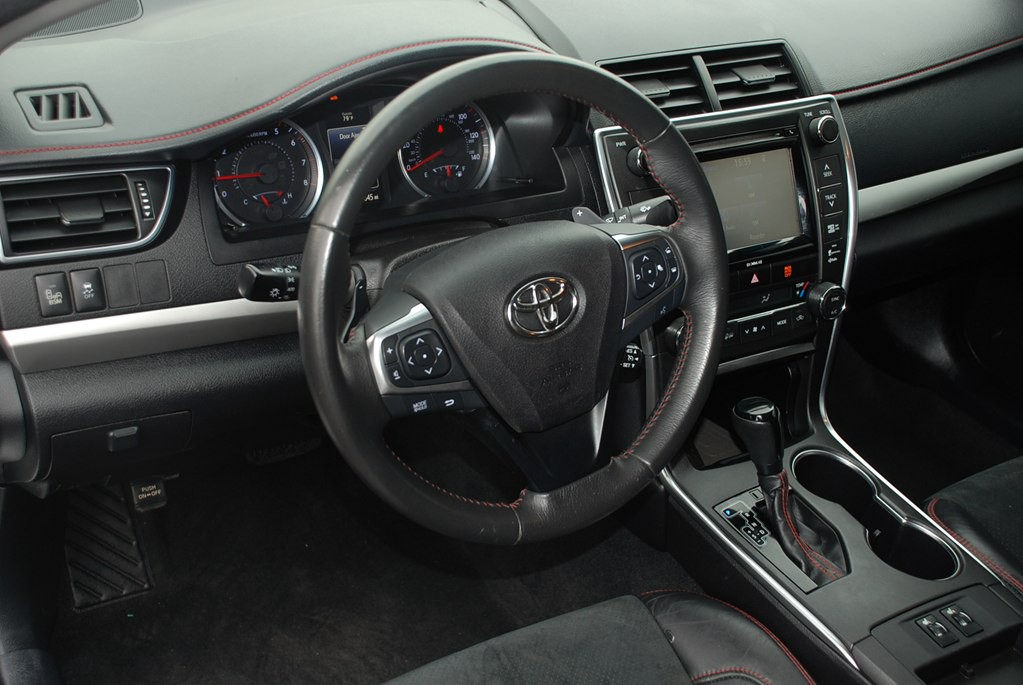 2017 Toyota Camry Image 11