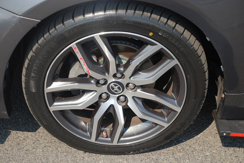 2015 Scion tC Image 19