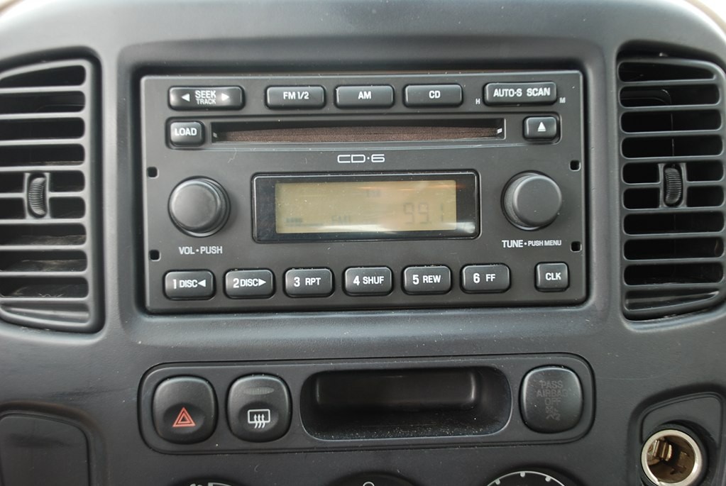 2005 Ford Escape Image 12