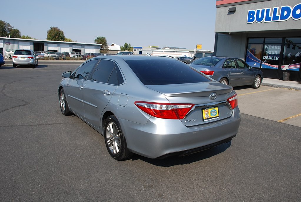 2017 Toyota Camry Image 3
