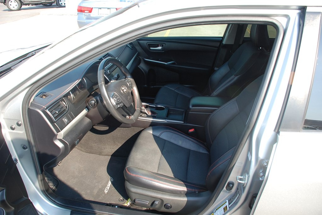 2017 Toyota Camry Image 10