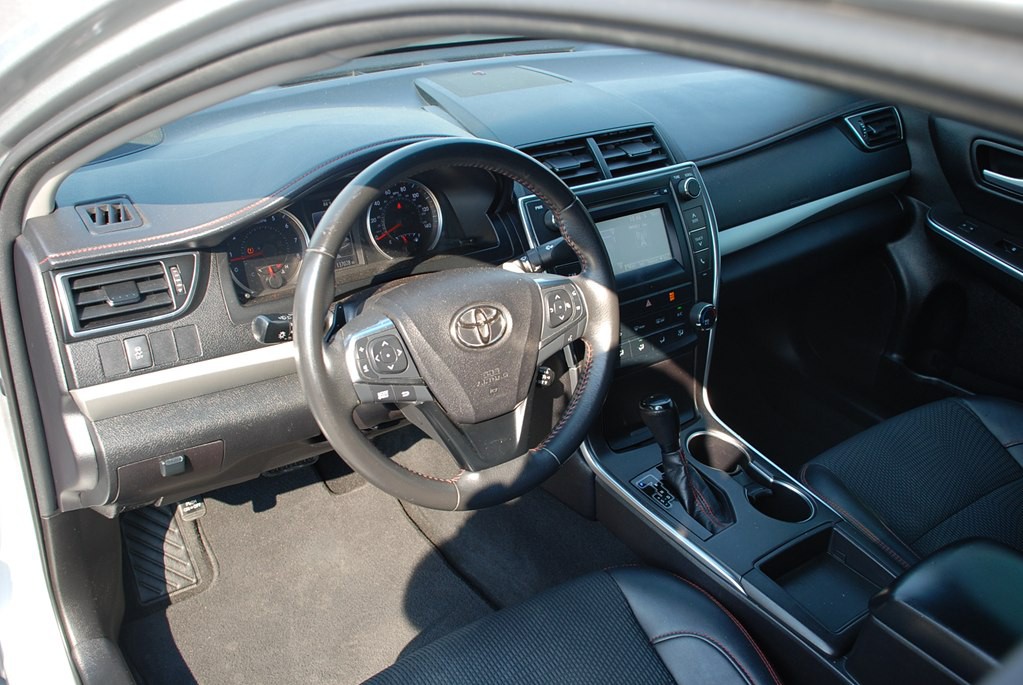 2017 Toyota Camry Image 11