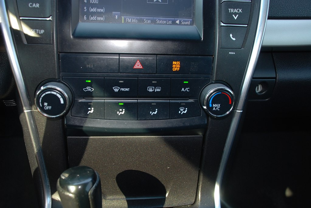 2017 Toyota Camry Image 14