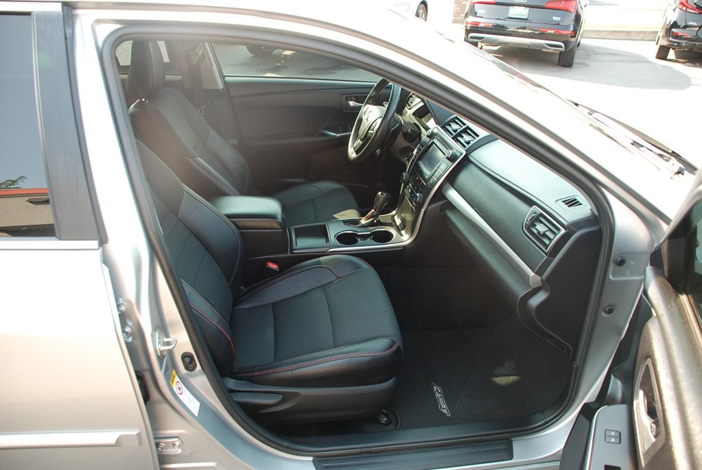 2017 Toyota Camry Image 20