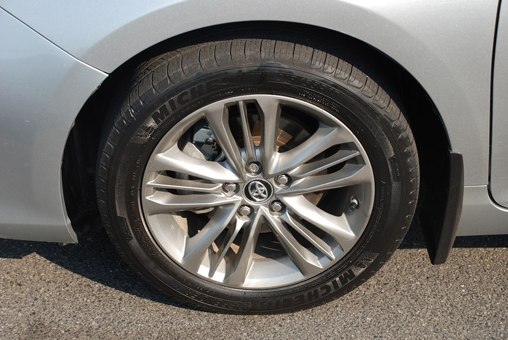 2017 Toyota Camry Image 22