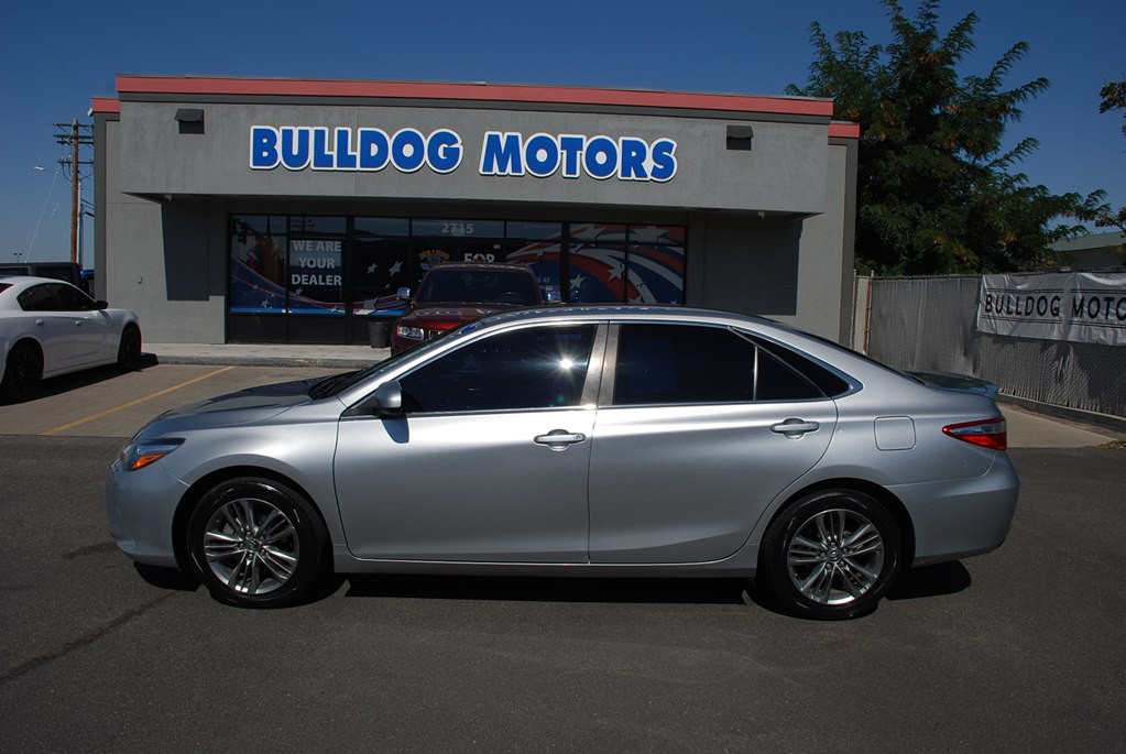 2017 Toyota Camry Image 2