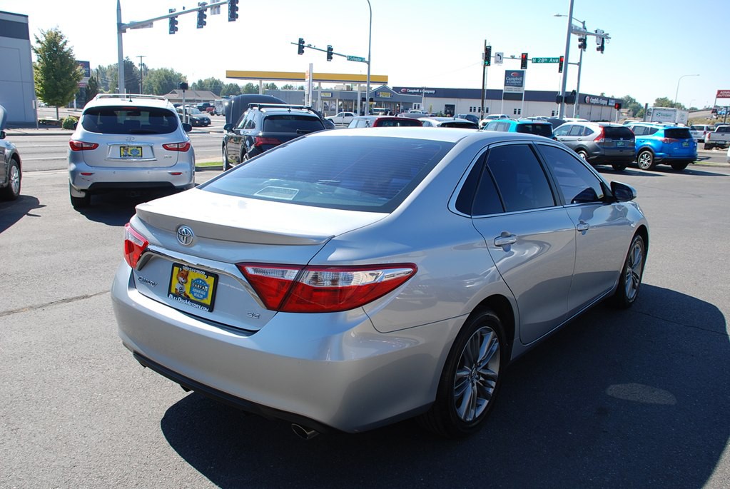 2017 Toyota Camry Image 5
