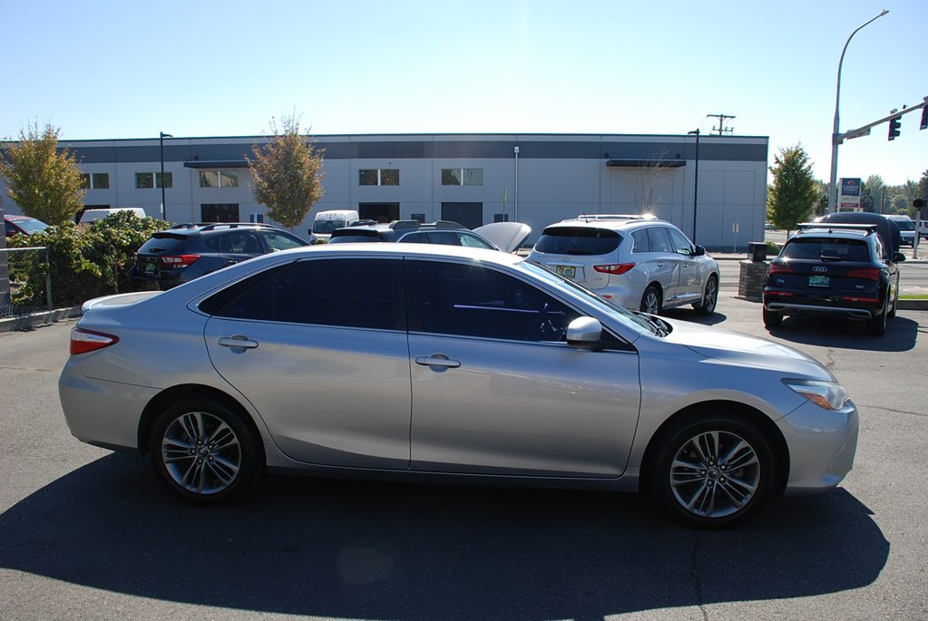 2017 Toyota Camry Image 6