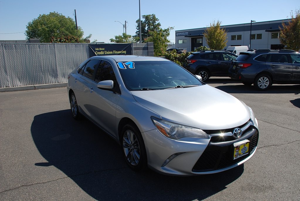 2017 Toyota Camry Image 7